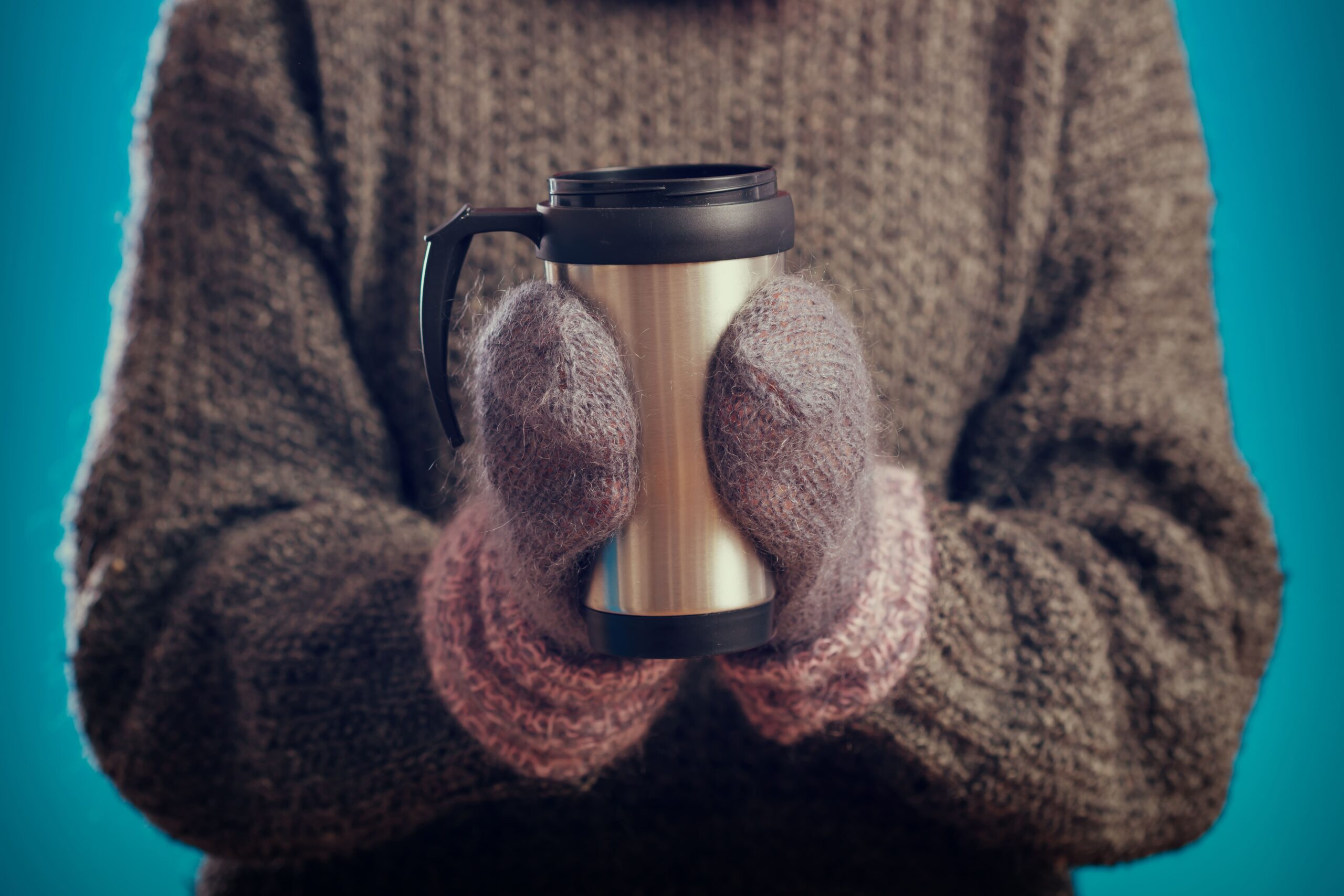 Marque et Chaleur : L’Effet des Mugs et Gobelets Thermiques Personnalisés