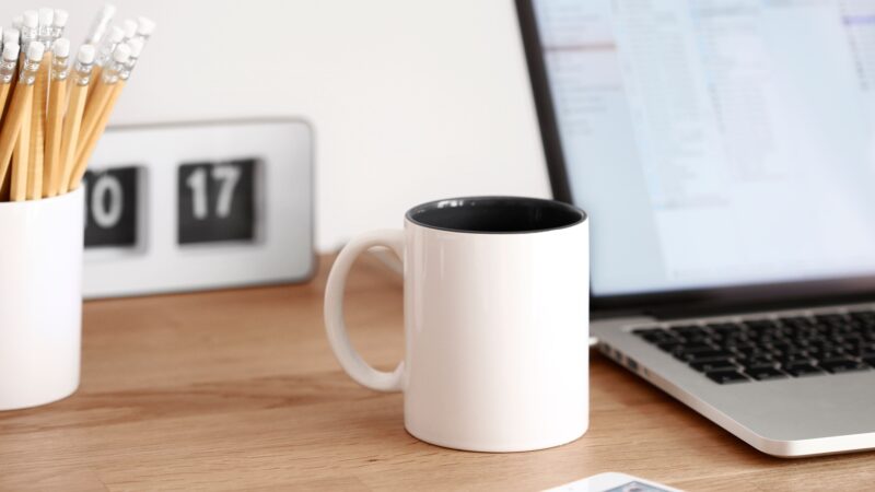 Mugs publicitaires : les raisons qui en font le cadeau d’entreprise idéal